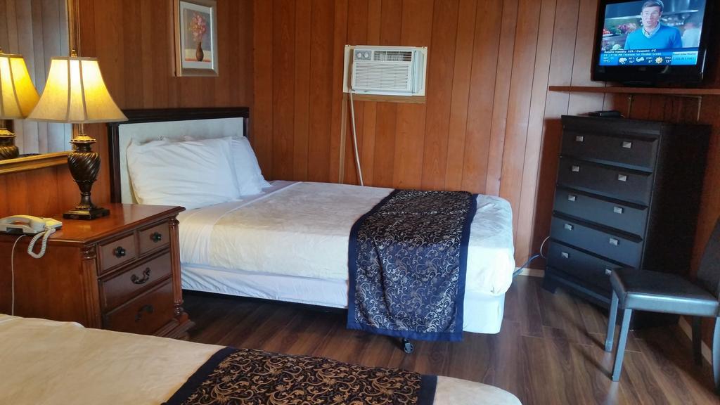 Blue Mountain Motel Pincher Creek Habitación foto