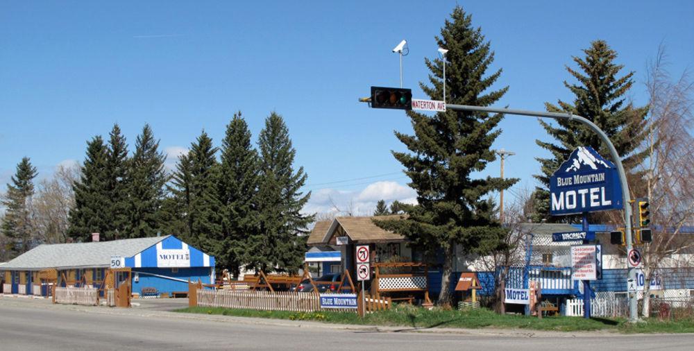 Blue Mountain Motel Pincher Creek Exterior foto