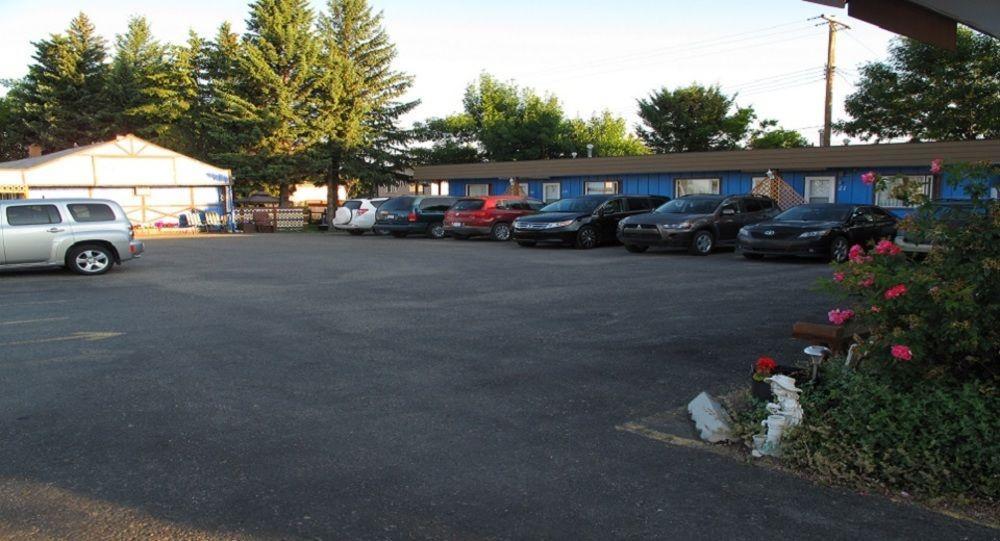Blue Mountain Motel Pincher Creek Exterior foto