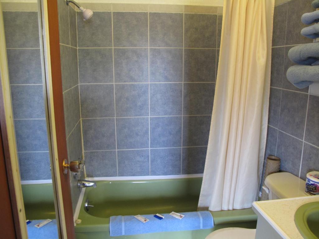 Blue Mountain Motel Pincher Creek Habitación foto