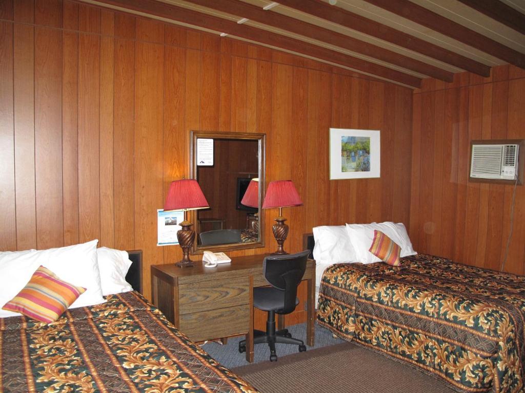 Blue Mountain Motel Pincher Creek Habitación foto