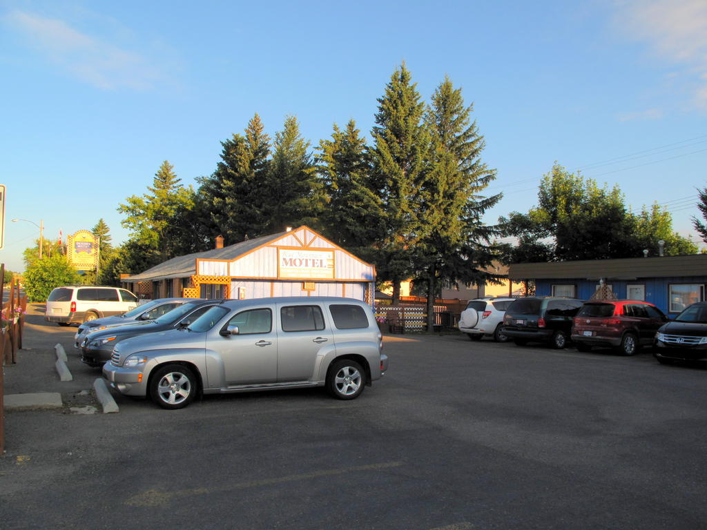 Blue Mountain Motel Pincher Creek Exterior foto