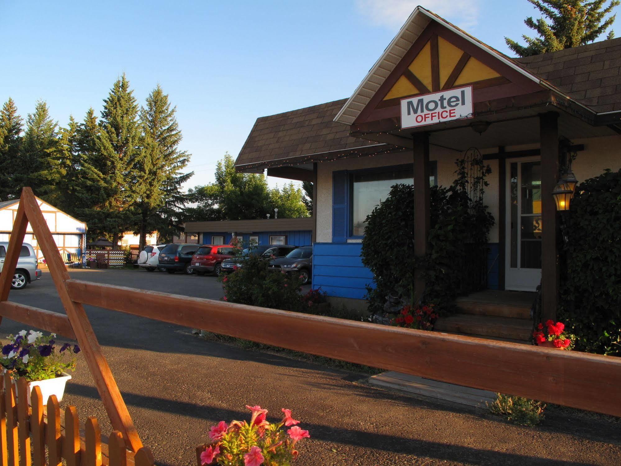 Blue Mountain Motel Pincher Creek Exterior foto